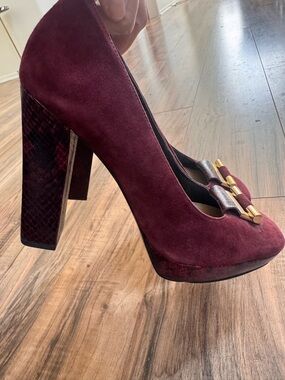 Michael Kors Burgundy Suede heels w Gold Accent
